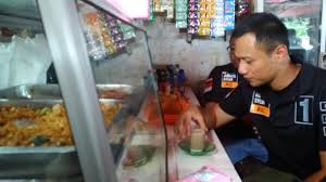 Ngopi di Warteg